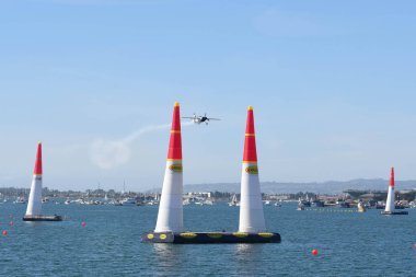 Red Bull Air Race sırasında Michael Goulian ABD gerçekleştirir