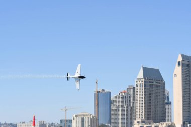 Red Bull Air Race sırasında Michael Goulian ABD gerçekleştirir