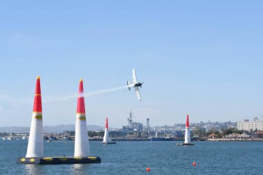 Red Bull Air Race sırasında Michael Goulian ABD gerçekleştirir