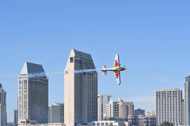 Kirby Chambliss ABD Red Bull Air Race sırasında gerçekleştirir