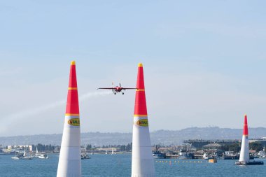 Red Bull Air Race sırasında Peter Podlunsek Slovenya gerçekleştirir