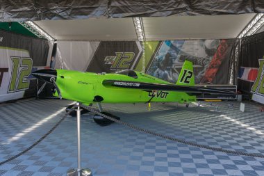 Red Bull Air Race sırasında uçak Francois Le Vot Edge 540 V2