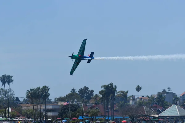 Yoshihide Muroya Japonii wykonuje podczas Red Bull Air Race — Zdjęcie stockowe