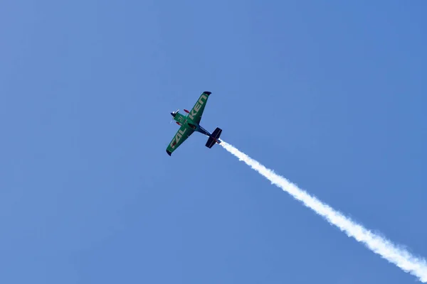 Yoshihide Muroya av Japan utför under Red Bull Air Race — Stockfoto