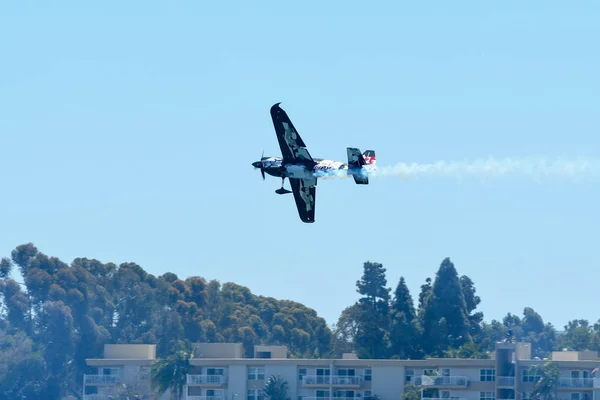 Pete Mcleod Kanady wykonuje podczas Red Bull Air Race — Zdjęcie stockowe