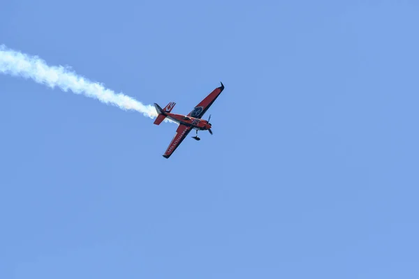 Nicolas Ivanoff της Γαλλίας εκτελεί κατά τη διάρκεια της Red Bull Air Race — Φωτογραφία Αρχείου