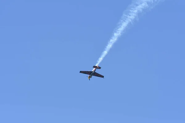 Kirby Chambliss dos EUA realiza durante Red Bull Air Rac — Fotografia de Stock