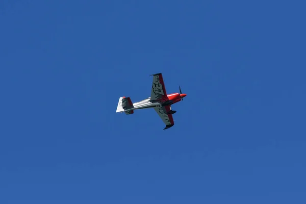 Peter Podlunsek Slovenien utför under Red Bull Air Race — Stockfoto