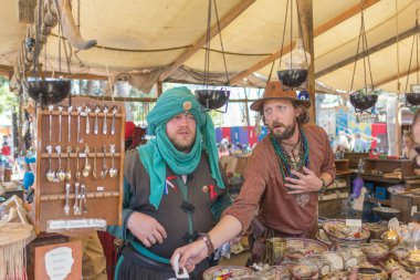 Rönesans zevk Faire sırasında ticaret fuar stand.
