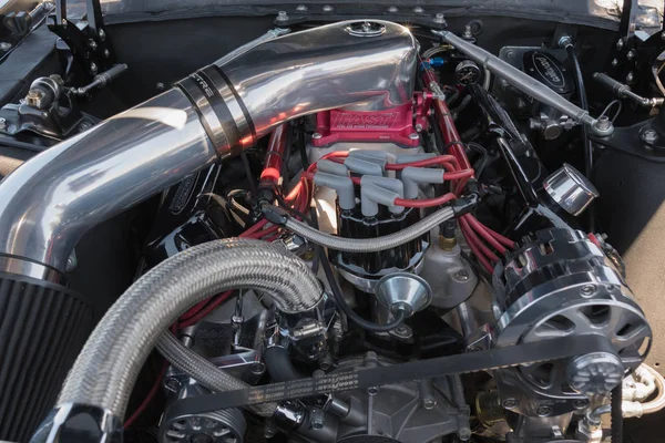 Fekete Ford Mustang kabrió motor 1st Nemzedék a kijelzőn — Stock Fotó