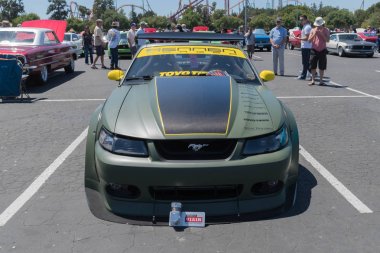 Ford Mustang Gt convertible ekranda beşinci nesil 