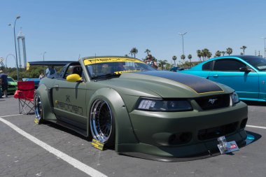 Ford Mustang Gt convertible ekranda beşinci nesil 