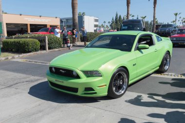 Ford Mustang 5.0 ekranda beşinci nesil 