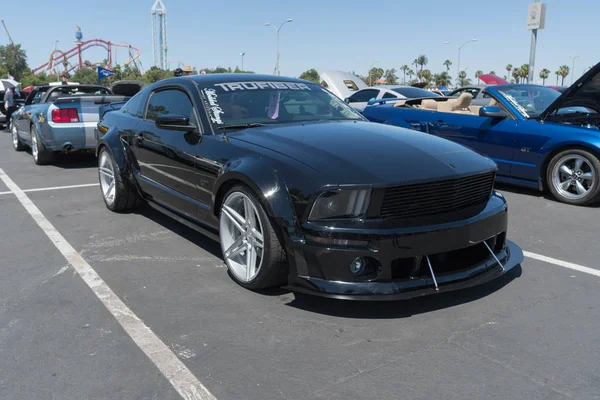 Ford Mustang quinta geração em exibição — Fotografia de Stock