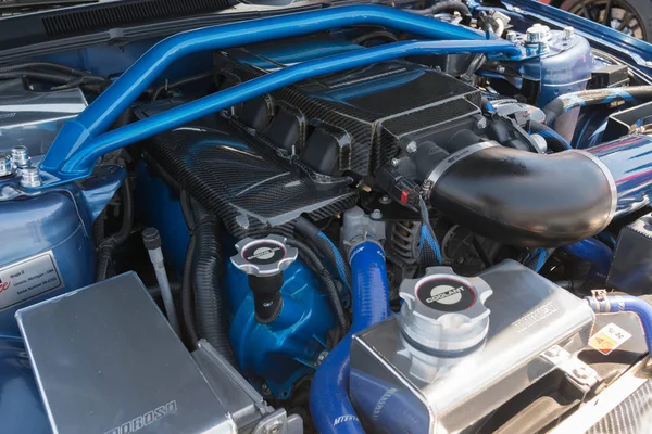 На выставке представлен двигатель пятого поколения Ford Mustang — стоковое фото
