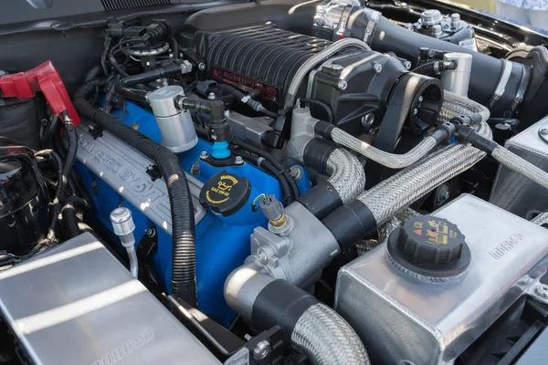 Ford Mustang 5.8 motor de quinta geração em exposição — Fotografia de Stock