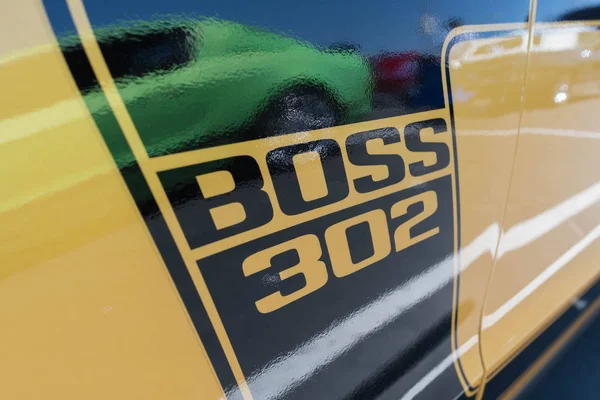 Ford Mustang Boss 302 emblema de quinta generación en exhibición —  Fotos de Stock