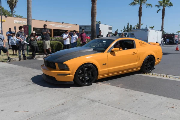 Ford Mustang 5.0 пятое поколение на выставке — стоковое фото