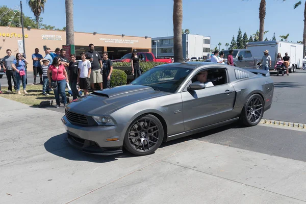 Ford Mustang 5.0 páté generace na displeji — Stock fotografie