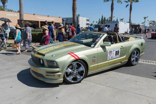 Ford Mustang Gt convertible ekranda beşinci nesil 