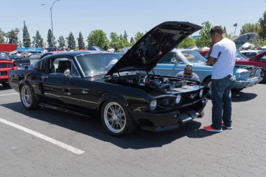 Ford Mustang ekranda