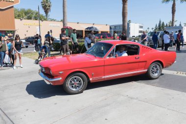 Ford Mustang ekranda