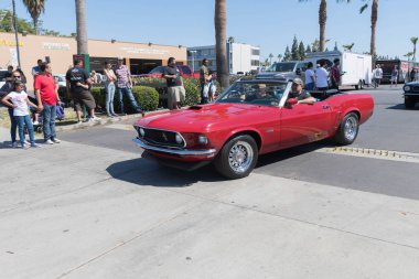 Ford Mustang ekranda