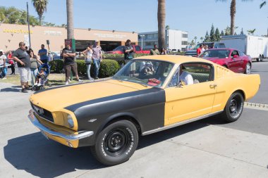 Ford Mustang ekranda
