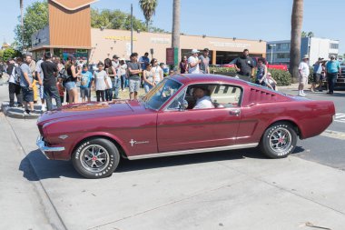 Ford Mustang ekranda
