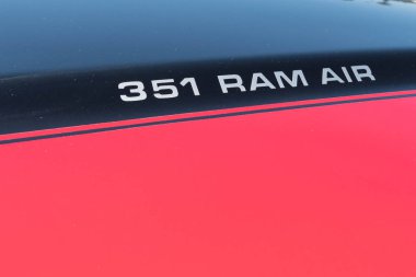 Ford Mustang Mach 1 amblem ekranda