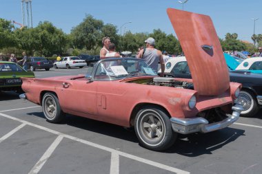 Ford Thunderbird Cabrio ekranda