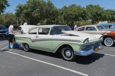 Ford Crown Victoria ekranda