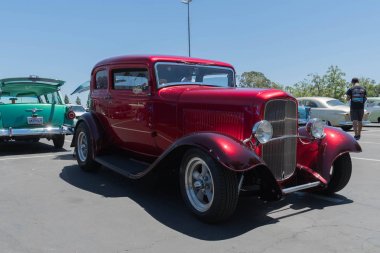 Ford Hot Rod ekranda