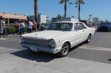 Ford Galaxie ekranda