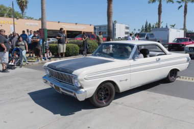 Ford Falcon 341 ekranda