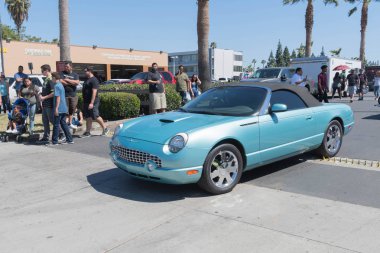 Ford Thunderbird ekranda