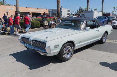 Mercury Cougar ekranda