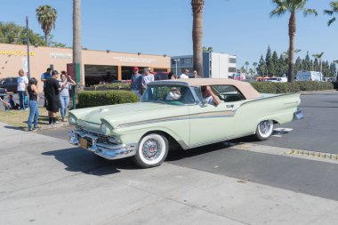 Ford Fairlane ekranda