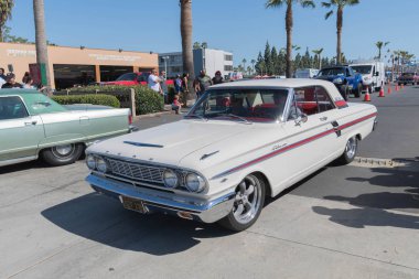 Ford Falcon 500 ekranda