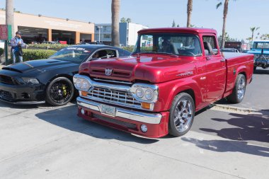Ford F 100 ekranda