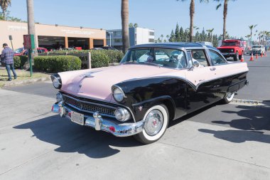 Ford Crown Victoria ekranda