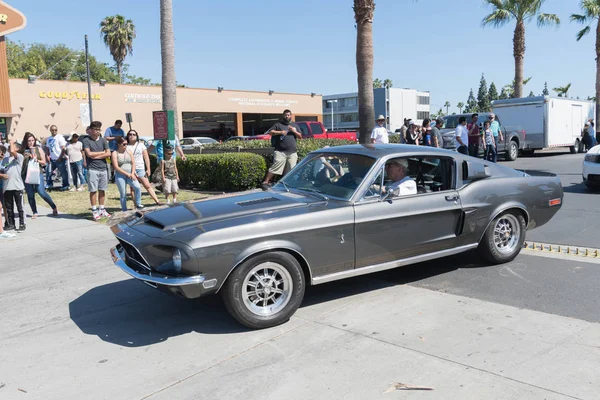 Ford Mustang en exhibición — Foto de Stock