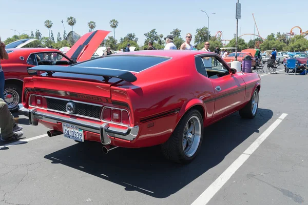 Ford Mustang Mach 1 на выставке — стоковое фото