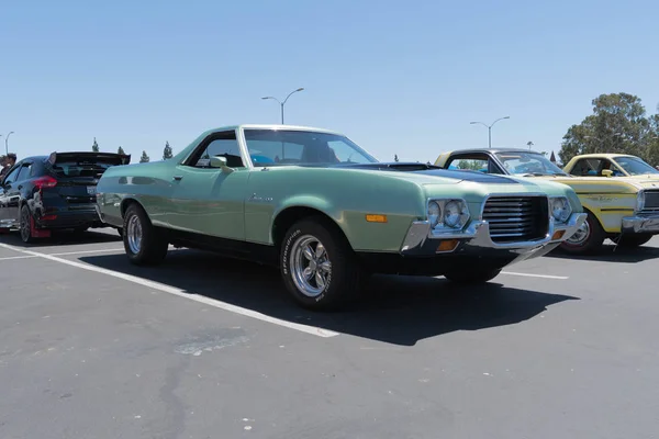 Ford Ranchero 1972 på displayen — Stockfoto