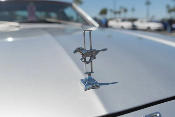 Ford Mustang emblem on display — Stock Photo, Image