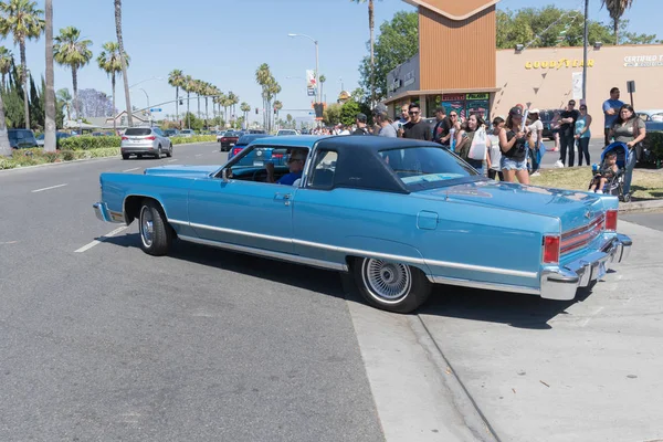 Lincoln Continental op display — Stockfoto