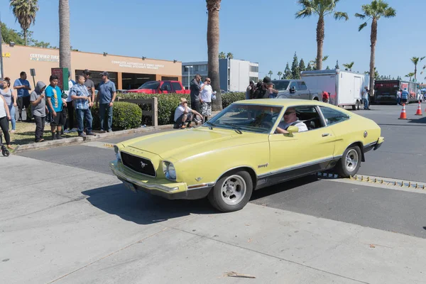 Ford Mustang второго поколения на выставке — стоковое фото