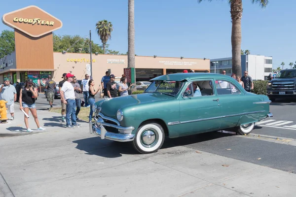 Ford Deluxe sur l'écran — Photo