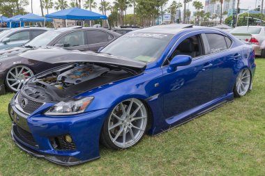 Lexus F ekranda