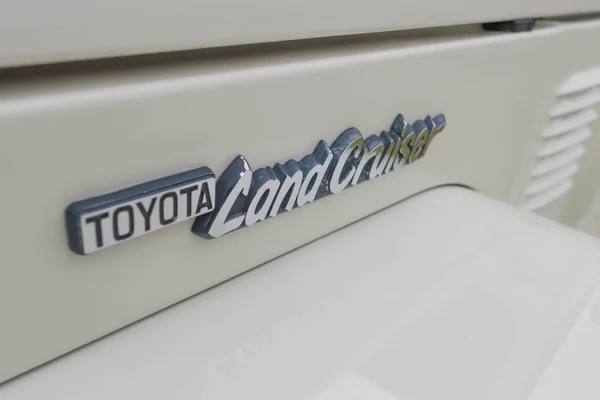 Toyota FJ40 Land Cruiser 1979 emblema em exposição — Fotografia de Stock